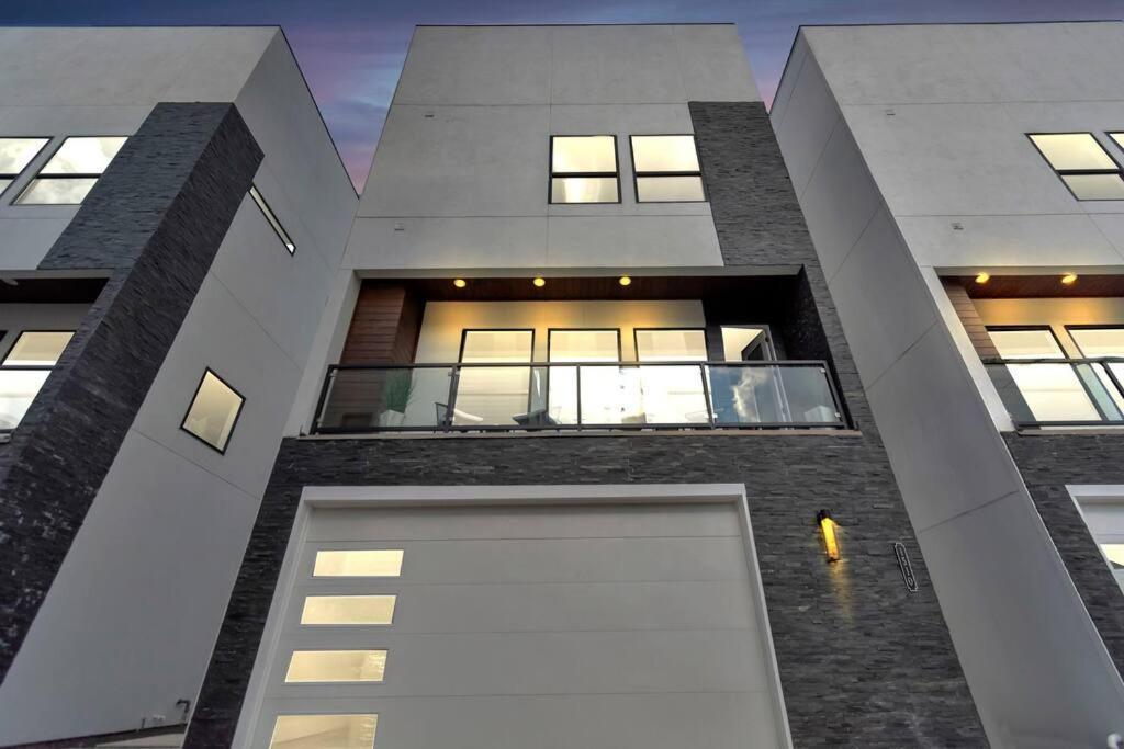 The Suite Spot! Downtown Skyline Views! Sleeps 12 Houston Eksteriør billede
