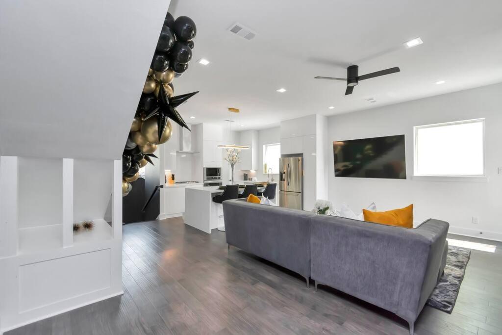 The Suite Spot! Downtown Skyline Views! Sleeps 12 Houston Eksteriør billede