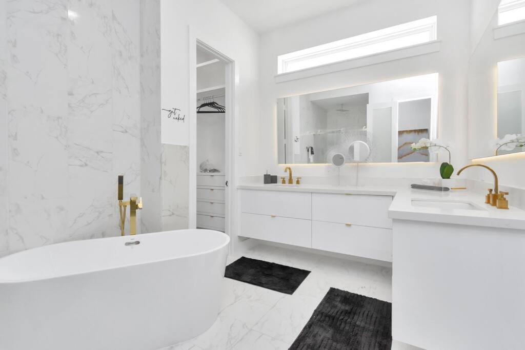 The Suite Spot! Downtown Skyline Views! Sleeps 12 Houston Eksteriør billede