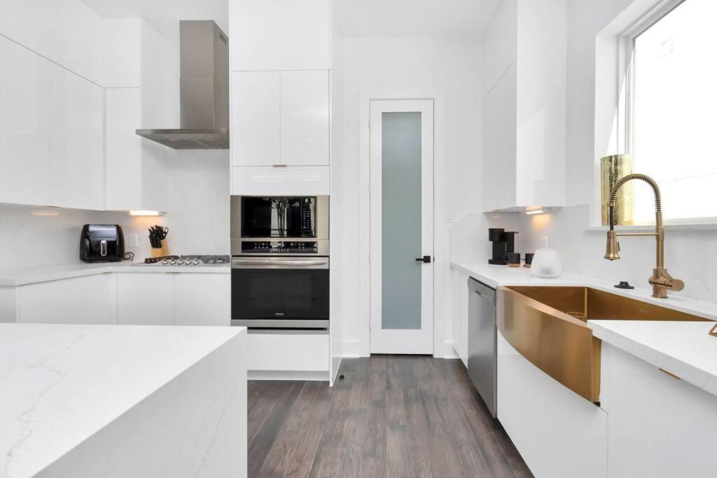 The Suite Spot! Downtown Skyline Views! Sleeps 12 Houston Eksteriør billede