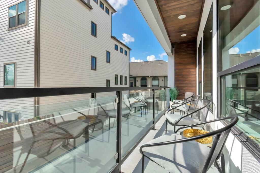 The Suite Spot! Downtown Skyline Views! Sleeps 12 Houston Eksteriør billede