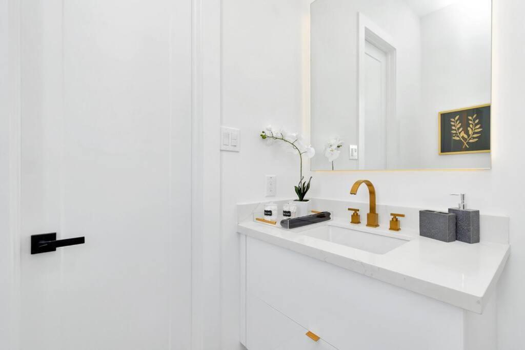 The Suite Spot! Downtown Skyline Views! Sleeps 12 Houston Eksteriør billede